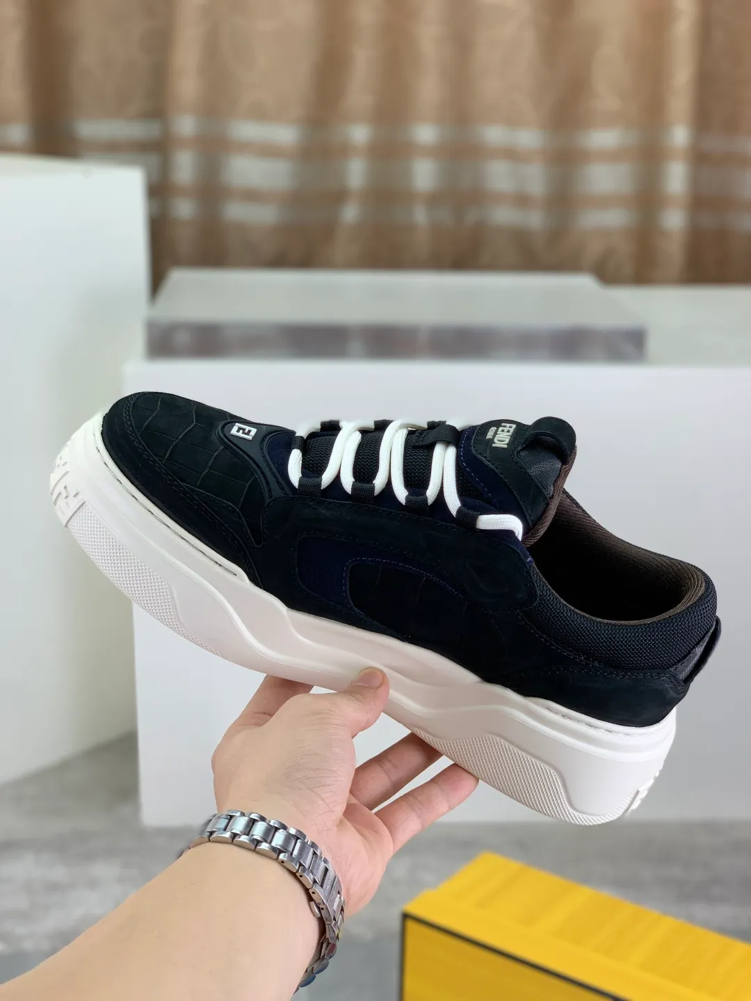 Men's Men's Shoes 💰P800 New Style 💰💎💎💎Summer Hot Style [FENDI Fendi] Top Version 🆕New slip-on sneakers, wavy soles engraved with original words. Embossed Fendi Flow lettering on the heel. The upper is made of high-end calfskin and breathable materials. Original lining with tone-on-tone details decorated with innovative handcrafting techniques. Ultra-light and wear-resistant TPU and IP foam soles, overall lightweight and comfortable. Size:39-44 (38 45 can be customized)